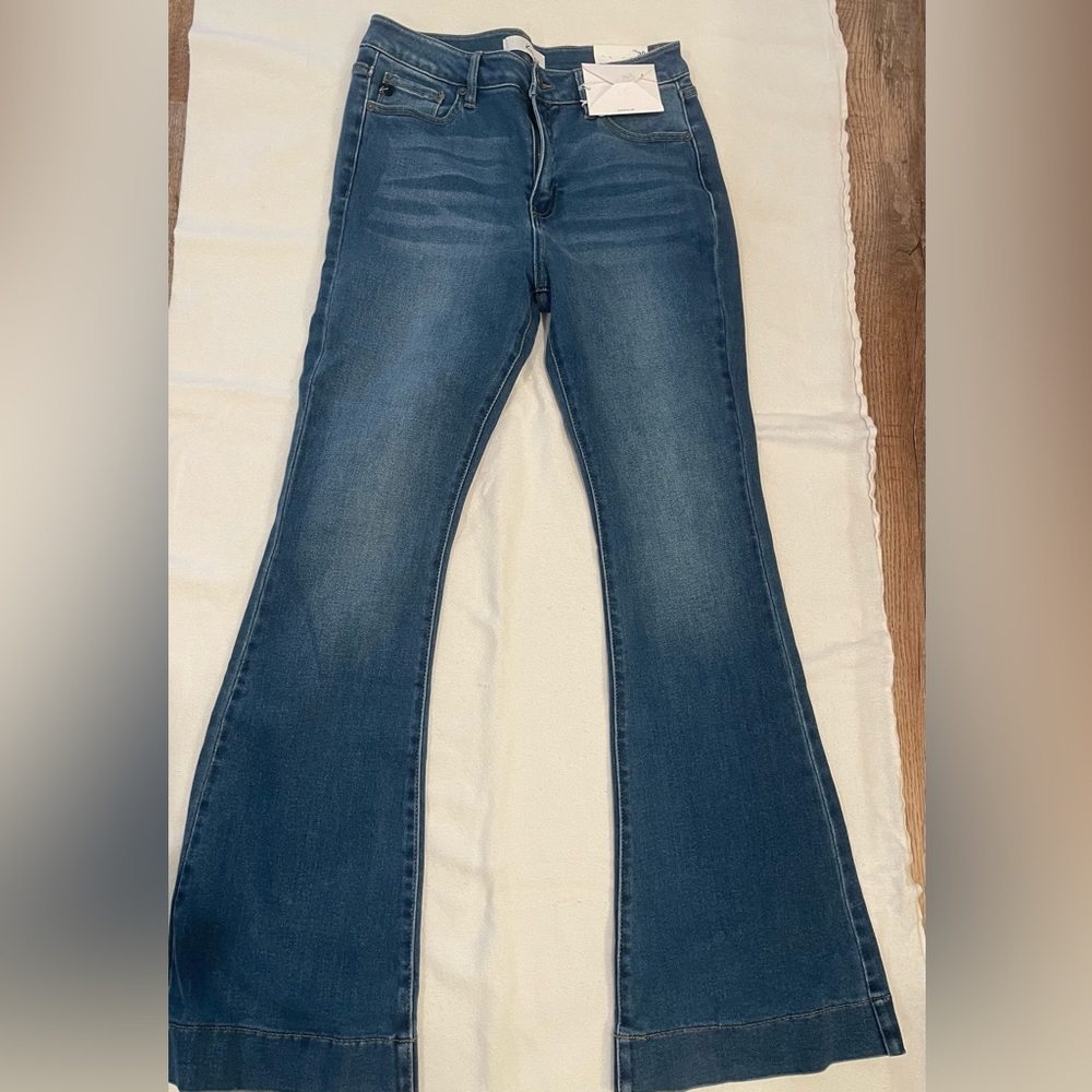 KanCan jeans brand new with tags. Have a nice flair/bellbottom fit. Tag 13/30.